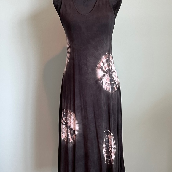 Deborah Viereck Dresses & Skirts - NWT Deborah Viereck Black Tie-Dye Midi Dress